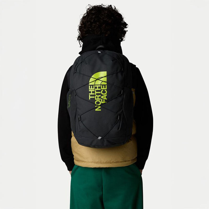 <h2>Mochila Infantil The North Face Jr Court Jester – Cómoda, funcional y sostenible</h2>
<p>La <strong>Jr Court Jester</strong> de <strong>The North Face</strong> es la compañera ideal para la escuela, excursiones o actividades diarias. Su diseño