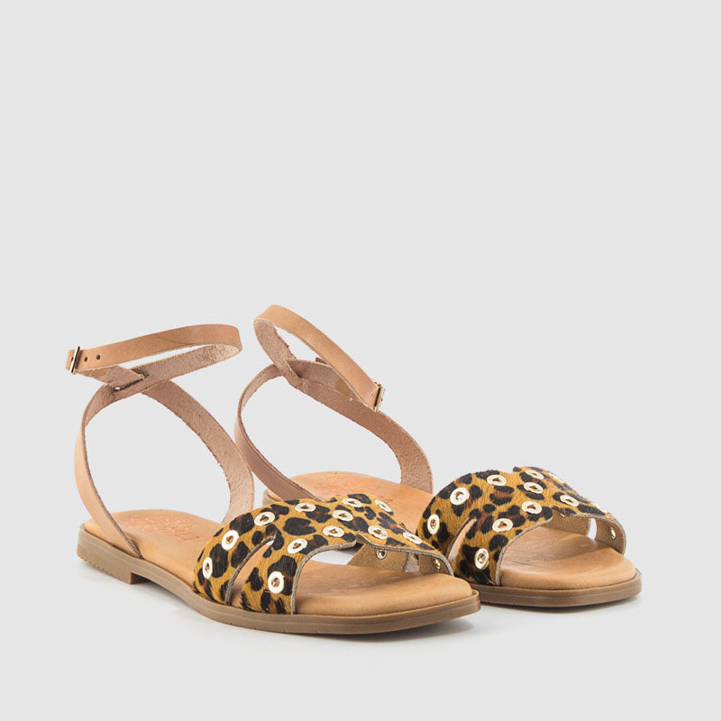 SANDALIA OJETES PIEL LEOPARDO