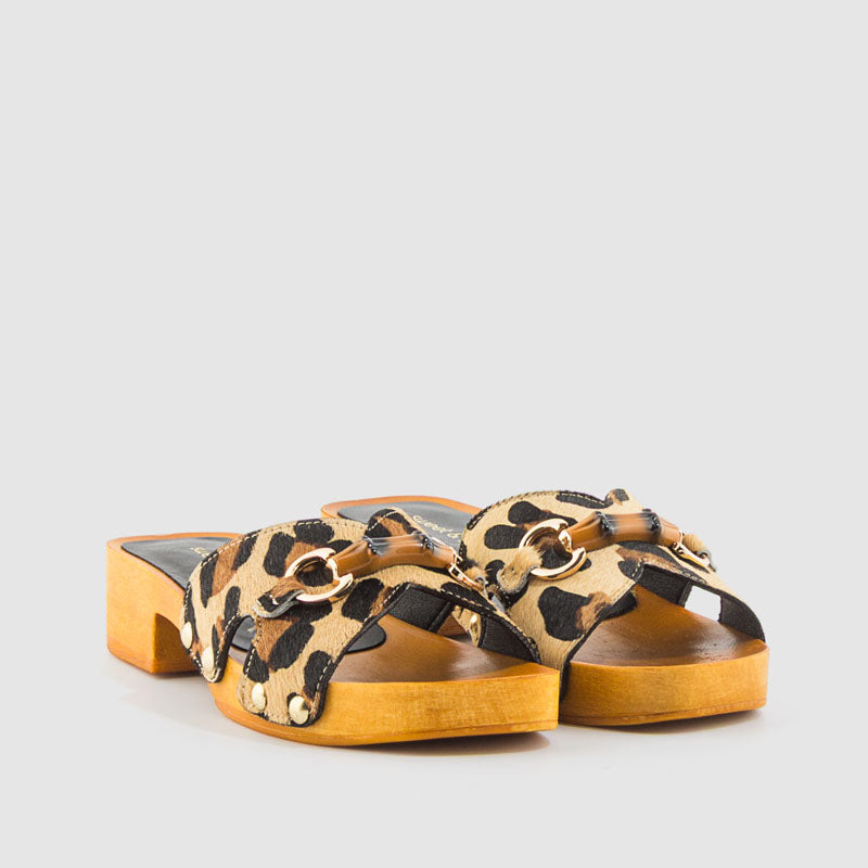 SANDALIA PIEL LEOPARDO
