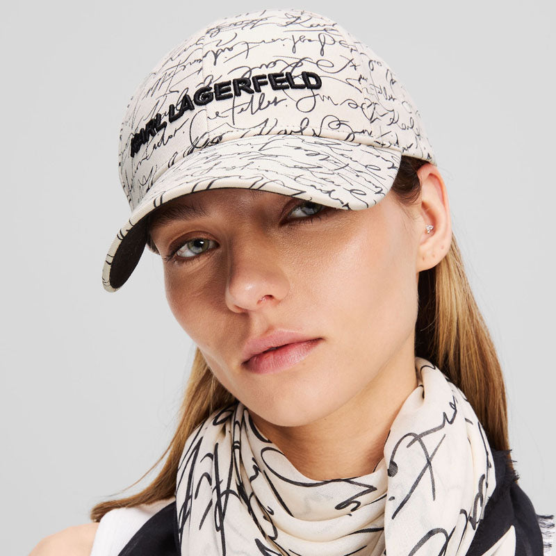 GORRA ESSENTIAL BLACK CREAM