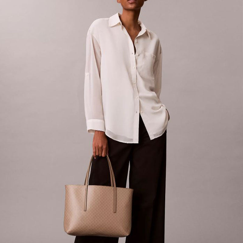 BOLSO CK EMBLEM AOP SMALL TOTE