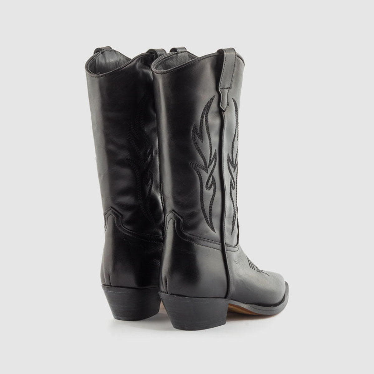 ALPE 2084 17 05 NEGRO-2
