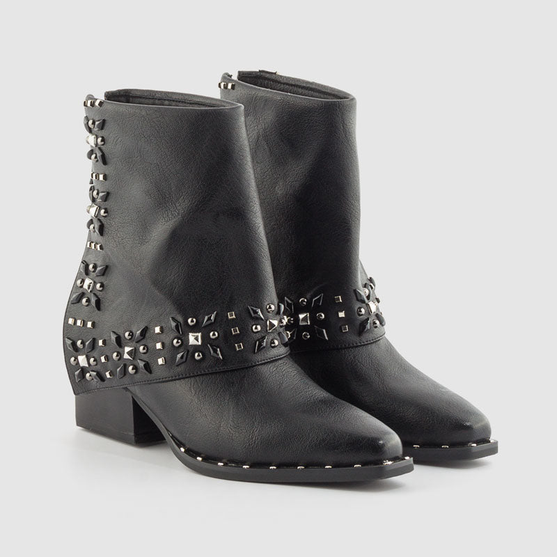 BOTIN SOLAPA TACHAS NEGRO