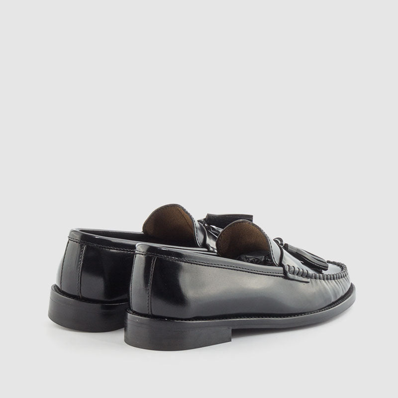 Mocasín borla piel negro