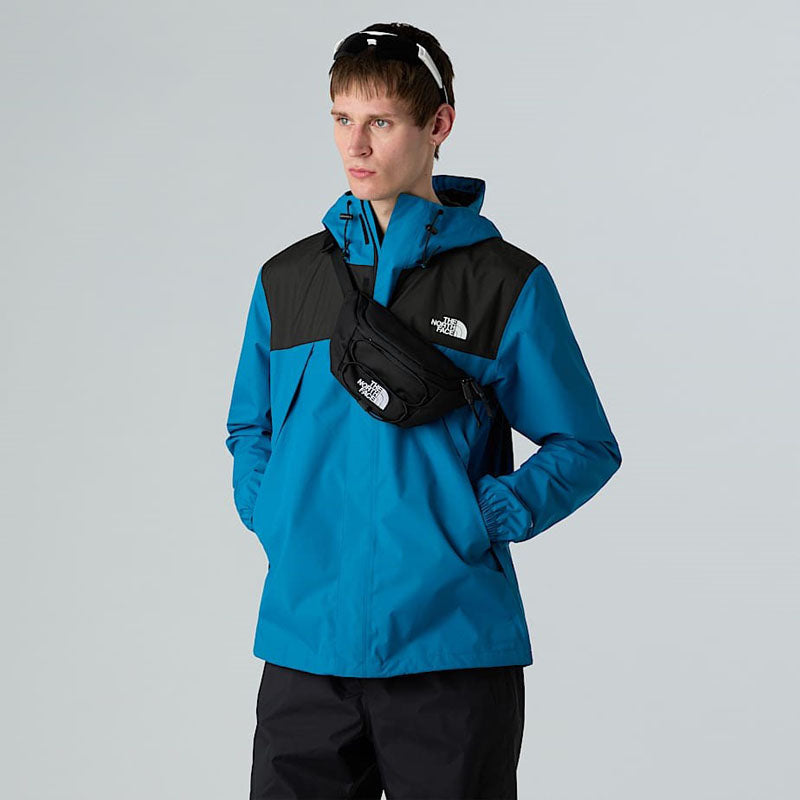 <h2>The North Face Riñonera Jester Lumbar – NF0A52TM0IO1</h2>

<p>La <strong>Jester Lumbar</strong> de The North Face es una riñonera moderna y funcional con capacidad para <strong>2,2 litros</strong>. Ideal para mantener tus objetos esenciales cerca