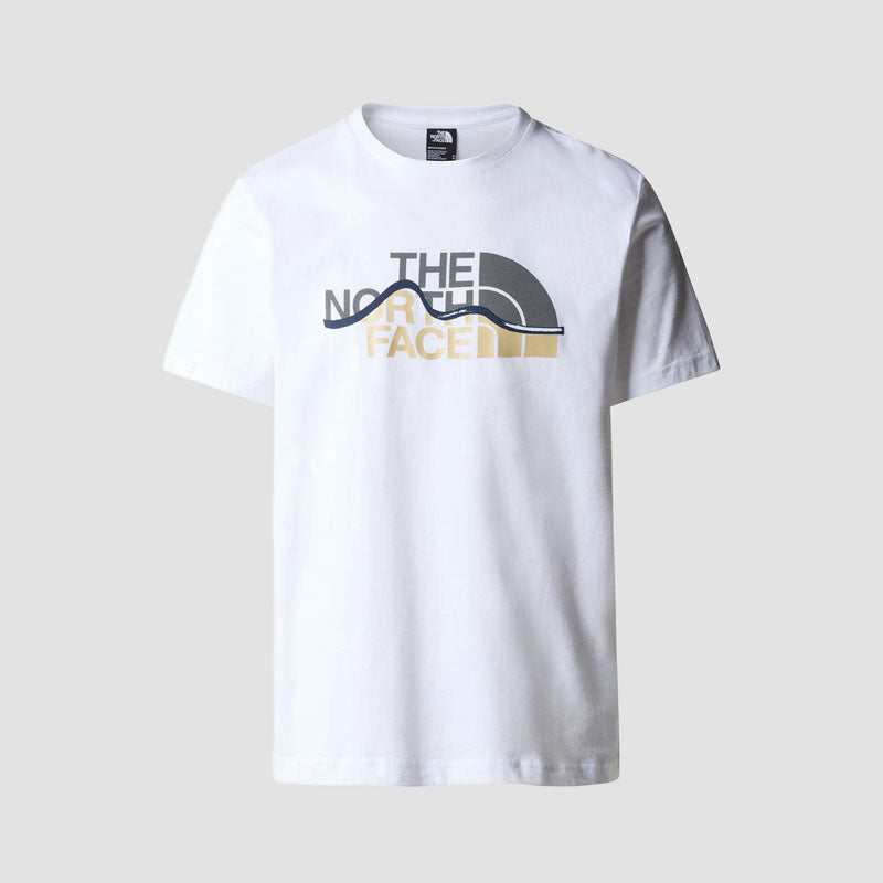 <h2>Camiseta The North Face Mountain Line Tee – Estilo alpino y comodidad</h2>
<p>Inspirada en la pasión por la montaña, la <strong>Mountain Line Tee</strong> de <strong>The North Face</strong> es una camiseta de manga corta para hombre que combina u
