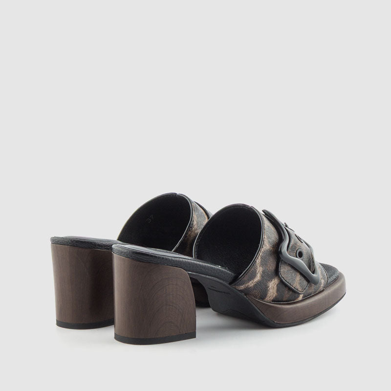 SANDALIA HEBILLA PIEL LEOPARDO